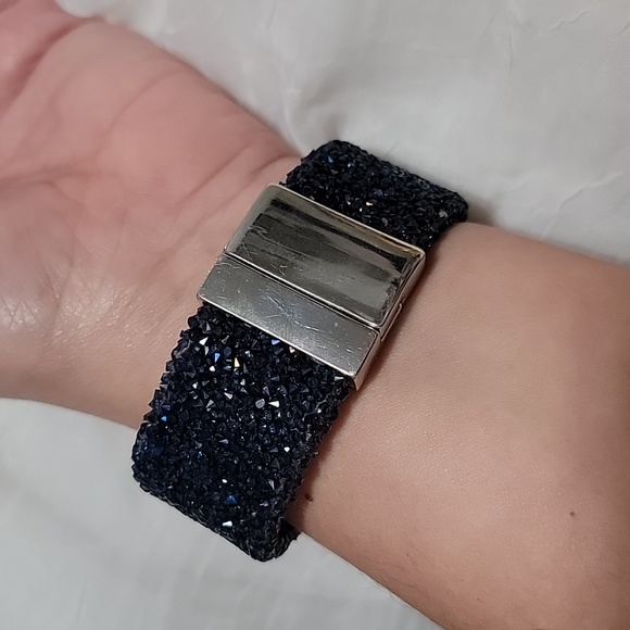 Sparkle blue cuff with magnetic clasp - Picture 2 of 5